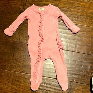 SIIX organic cotton ruffle footie
